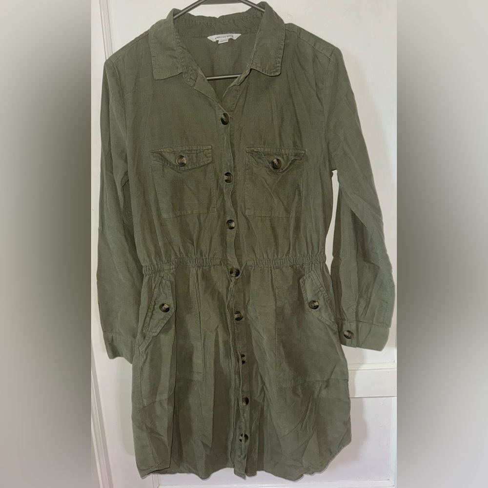 Women's American Eagle green corduroy dress with long sleeves and pockets Sz M
